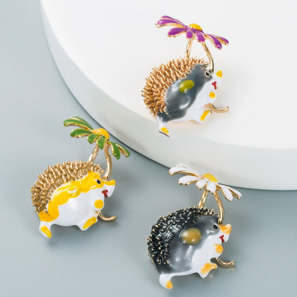 Women’s Cartoon Hedgehog Brooch Alloy Clothing Pin With Dripping Oil Finish Personality Decorative Fashion Accessory