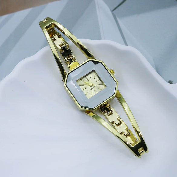 Women's Casual Alloy Bracelet Watch With Square Dial And Stainless Steel Buckle