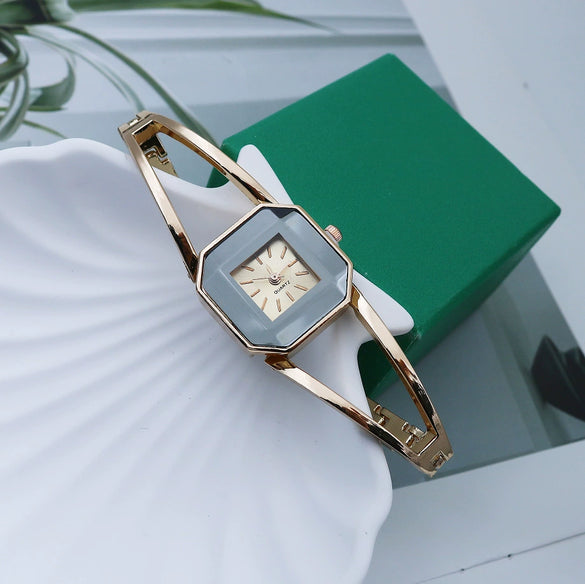 Women's Casual Alloy Bracelet Watch With Square Dial And Stainless Steel Buckle