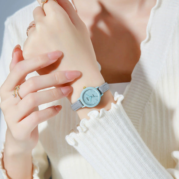 Women's Casual Alloy Case Mineral Reinforced Glass Mirror Stainless Steel Buckle Round Dial Waterproof Quartz Watch