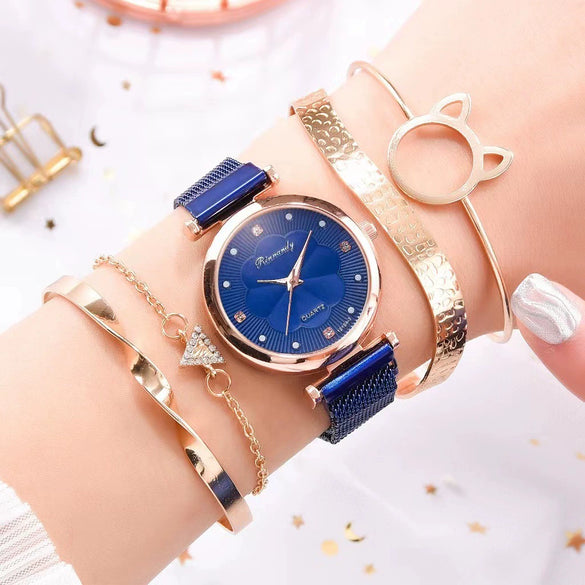 Women's Casual Alloy Case Quartz Watch Fivepiece Set With Magnet Strap And Diamond Flower Design