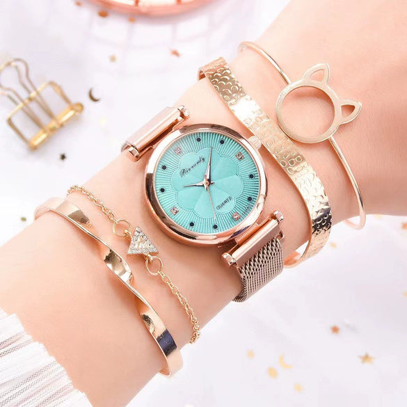 Women's Casual Alloy Case Quartz Watch Fivepiece Set With Magnet Strap And Diamond Flower Design