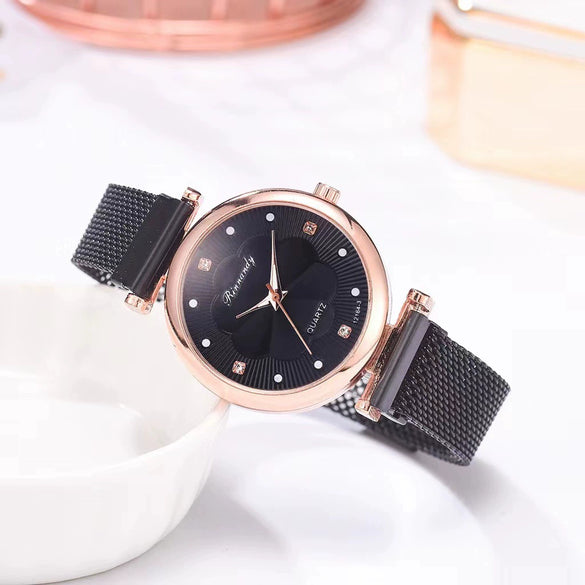 Women's Casual Alloy Case Quartz Watch Fivepiece Set With Magnet Strap And Diamond Flower Design