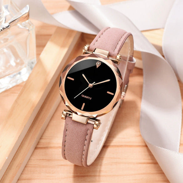 Women's Casual Alloy Pu Belt Round Dial Quartz Watch With Printed Logo