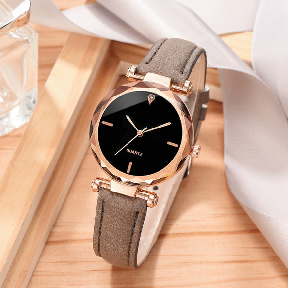 Women's Casual Alloy Pu Belt Round Dial Quartz Watch With Printed Logo