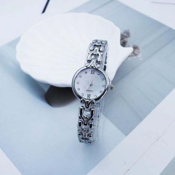 Women's Casual Alloy Quartz Watch With Round Dial And Stainless Steel Jewelry Buckle