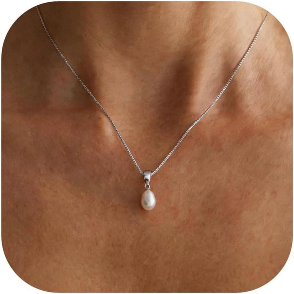 Women's Casual Copper Leaf Pendant Necklace With Pearl Lucky Bag Design Electroplated Non Fading Clavicle Chain Daily Jewelry
