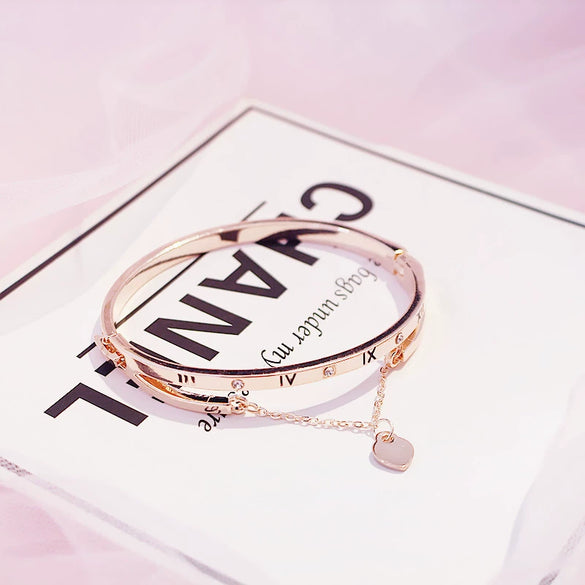 Women's Casual Fashion Alloy Imitation Leather Strap Round Dial Quartz Watch