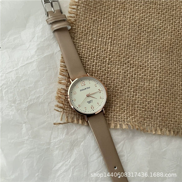 Women's Casual Round Alloy Case Quartz Watch With Ordinary Glass Mirror And Ins Style