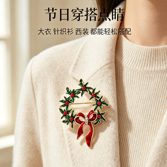Women's Christmas Tree And Wreath Rhinestone Brooch Electroplated Alloy Floral Holiday Clothing Accessory