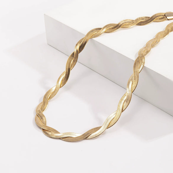 Women's Cold Style Geometric Copper Snake Bone Chain Necklace With Electroplating