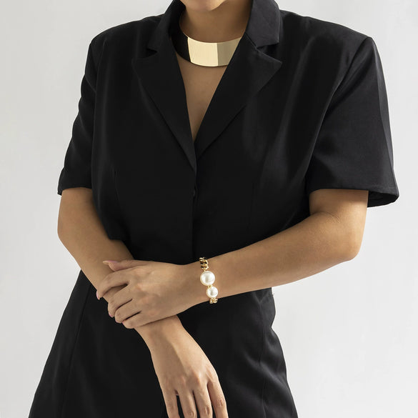 Women's Cold Style Geometric Iron Necklace With Imitation Pearl And Glossy Electroplated Metal Ring Pendant