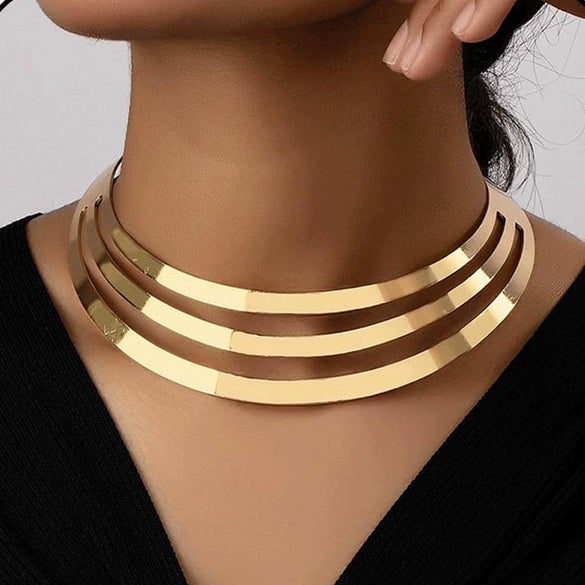 Women's Cold Style Geometric Iron Necklace With Imitation Pearl And Glossy Electroplated Metal Ring Pendant