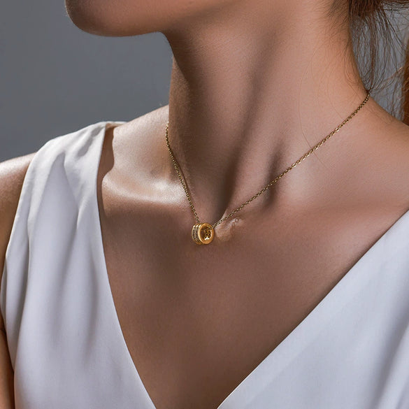 Women’s Copper Alloy Electroplated Geometric Pendant Clavicle Chain Necklace With Artificial Gem Accent