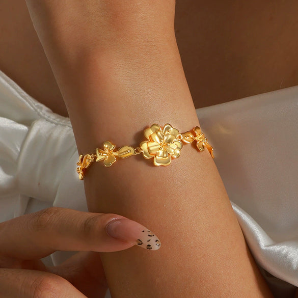Women's Copper Alloy Goldplated Flower Pattern Simulation Wedding Bracelet
