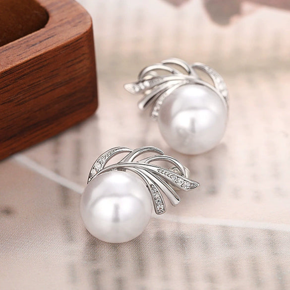 Women's Copper Banana Leaf Geometric Zirconia Earrings Imitation Pearl Lady Style