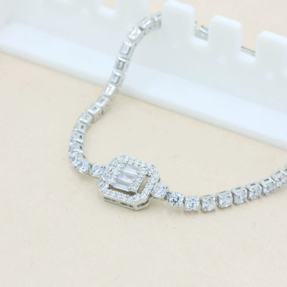 Women's Copper Bracelet With Gold Plated Geometric Square Zircon And Glass Gypsophila Design Fashion Elegant Jewelry