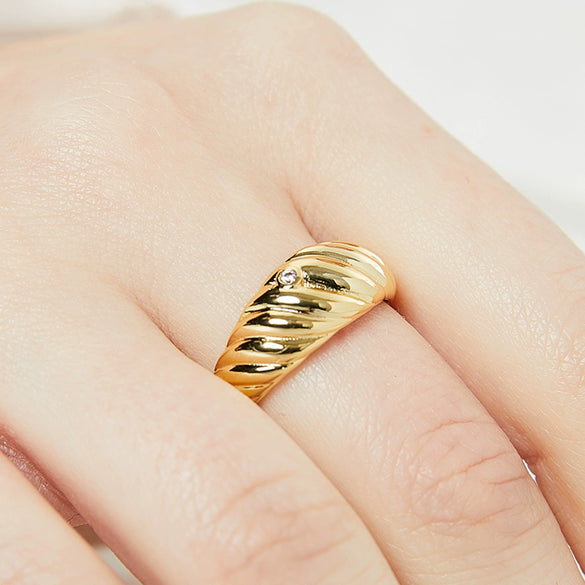 Women's Copper Croissant Ring With Cattle Pattern And Electroplating