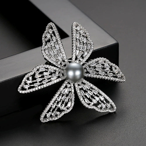 Women's Copper Electroplated Flower Brooch With Zircon And Pearl Details Simple Fashion Clothing Pin Accessory