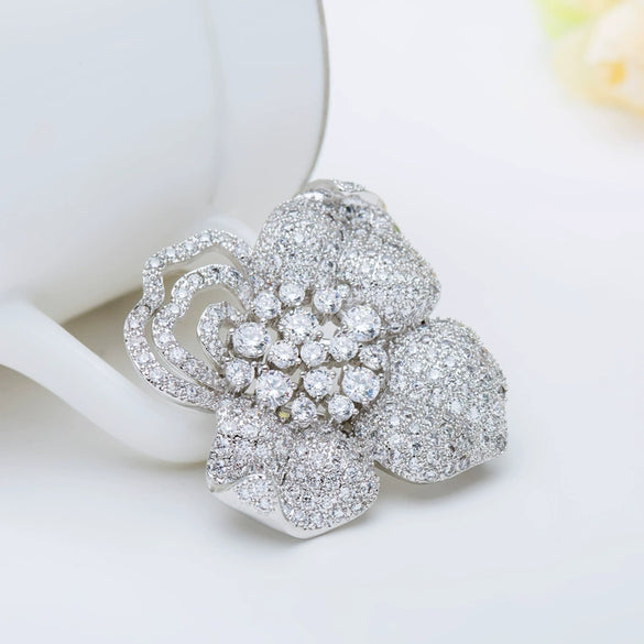 Women's Copper Flower Brooch Pin With Micro Inlaid Zircon Geometric Design Electroplated Simple Clothing Accessory