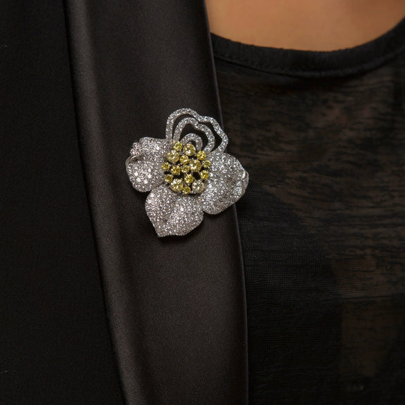 Women's Copper Flower Brooch Pin With Micro Inlaid Zircon Geometric Design Electroplated Simple Clothing Accessory