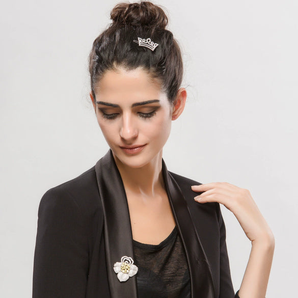 Women's Copper Flower Brooch Pin With Micro Inlaid Zircon Geometric Design Electroplated Simple Clothing Accessory