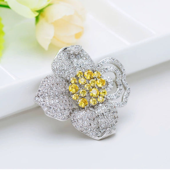 Women's Copper Flower Brooch Pin With Micro Inlaid Zircon Geometric Design Electroplated Simple Clothing Accessory