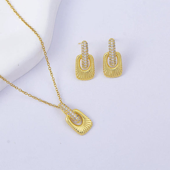 Women's Copper Geometric Light Luxury Electroplated Pendant Necklace With O Word Chain