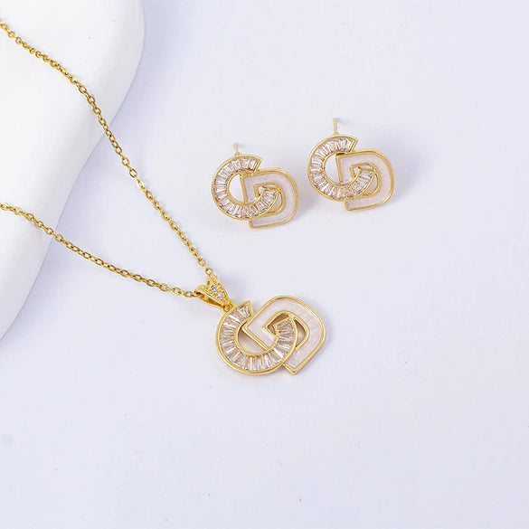 Women's Copper Geometric Light Luxury Electroplated Pendant Necklace With O Word Chain