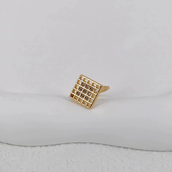 Women's Copper Geometric Twist Clipon Earrings With Goldplated Finish Simple Personality Jewelry For Wholesale