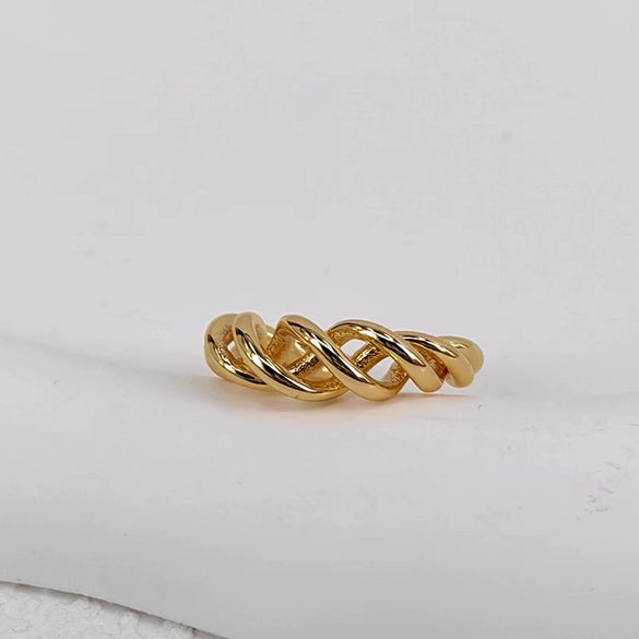 Women's Copper Geometric Twist Clipon Earrings With Goldplated Finish Simple Personality Jewelry For Wholesale