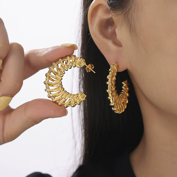 Women's Copper Jewelry Simple Woven Vintage Hollow Cshaped Earrings With Geometric Pattern And 18K Gold Plated Design