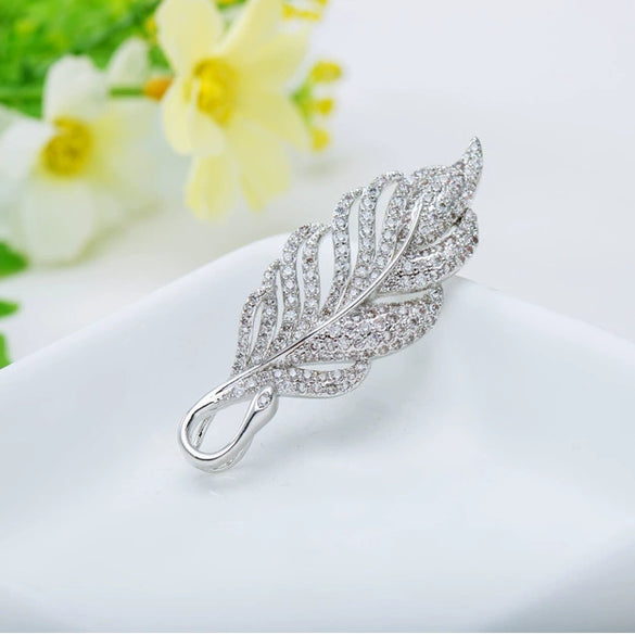 Women's Copper Leaf Brooch With Aaa Zircon Micro Pavé Detail And Electroplated Finish Simple Botanical Jewelry Accessory