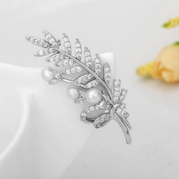 Women's Copper Leaf Brooch With Zircon And Freshwater Pearl Electroplated Minimalist Botanical Corsage Accessory