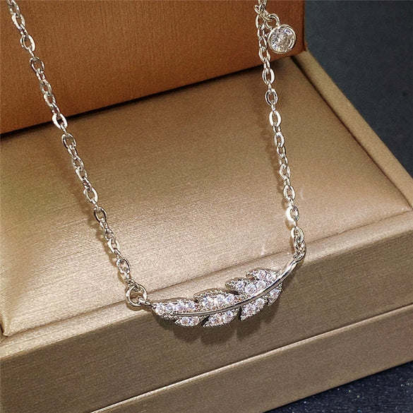 Women's Copper Leaf Necklace With Inlaid Zircon Pendant And Ochain Geometric Pattern Light Luxury Style