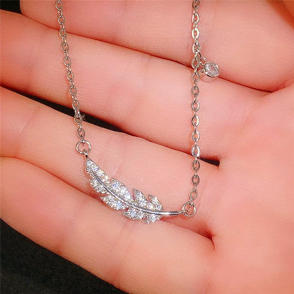 Women's Copper Leaf Necklace With Inlaid Zircon Pendant And Ochain Geometric Pattern Light Luxury Style