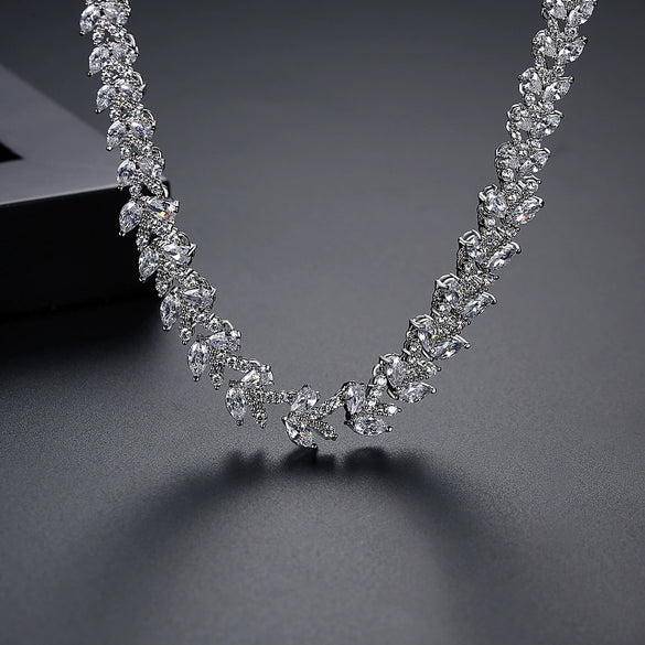 Women's Copper Leaf Pendant Necklace With Zircon Inlay Electroplated Floral Fashion Jewelry