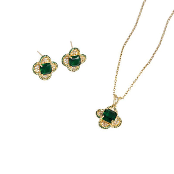 Women's Copper Necklace With Flower Shaped Mixed Gemstone Pendant And O Word Chain Electroplating Design Simple Style