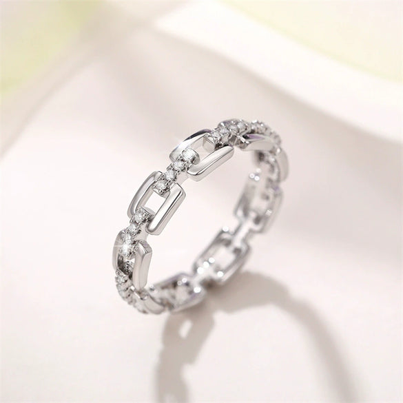 Women's Copper Ring With Chainshaped Geometric Pattern And Diamond Zircon