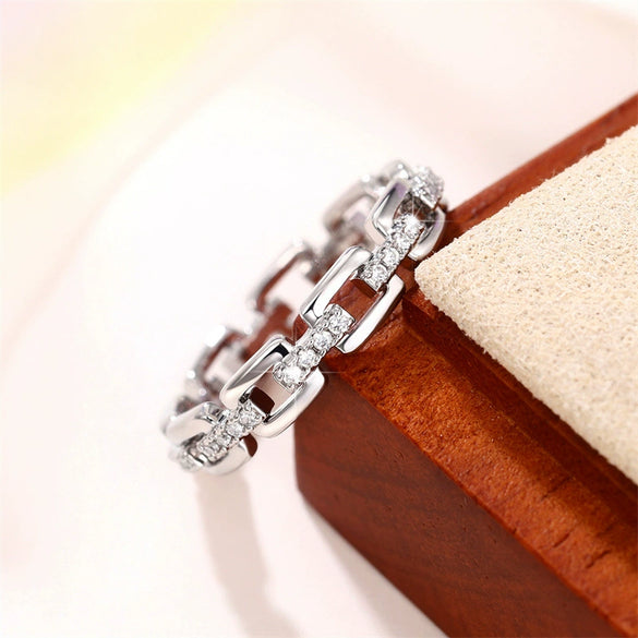 Women's Copper Ring With Chainshaped Geometric Pattern And Diamond Zircon