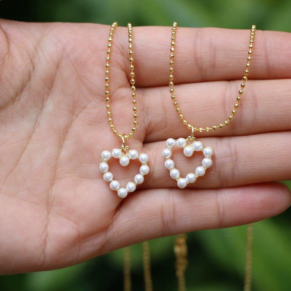 Women’s Copper Water Wave Chain Necklace With Pearl And Zircon Inlaid Heart And Round Geometric Pendant Simple Personality Clavicle Chain