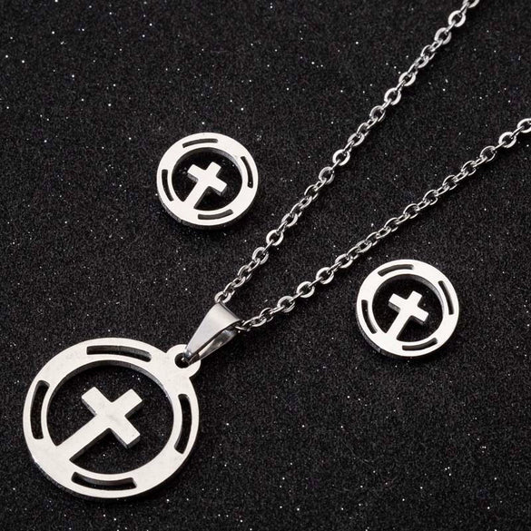 Women's Crown Pattern Stainless Steel Necklace And Earrings Set With Electroplated Finish And O Chain Design