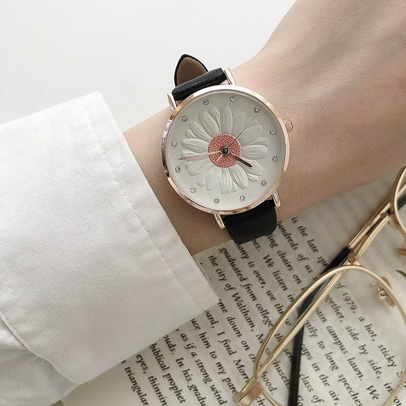 Women's Daisy Watch Alloy Case Ordinary Glass Mirror 3D Relief Simple Elegant Leisure Style
