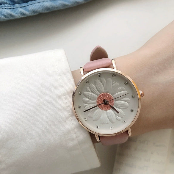Women's Daisy Watch Alloy Case Ordinary Glass Mirror 3D Relief Simple Elegant Leisure Style