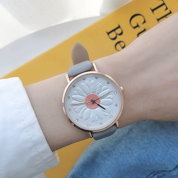 Women's Daisy Watch Alloy Case Ordinary Glass Mirror 3D Relief Simple Elegant Leisure Style
