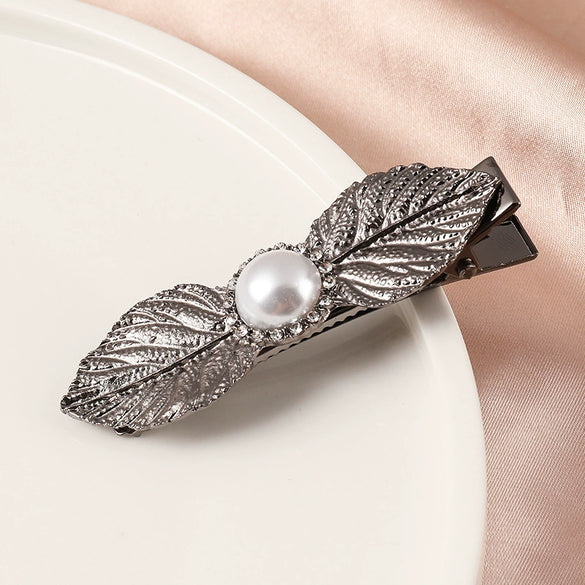 Women’s Electroplated Alloy Hair Clip With Bee Leaf And Ocean Shell Motifs For Side Bang Styling