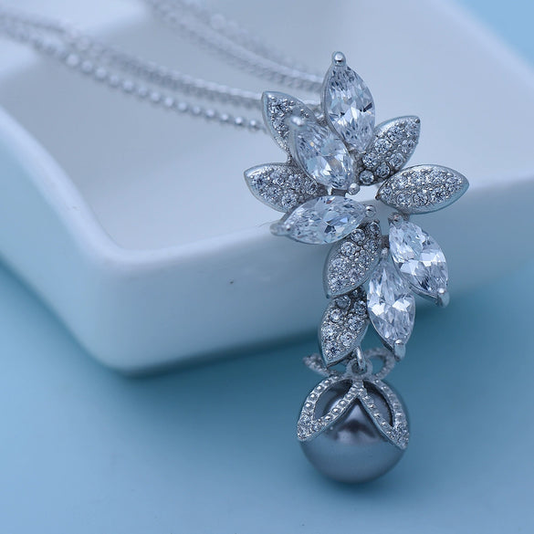 Women's Electroplated Copper Flower Pendant Necklace With Shell Pearl And Zircon Accents