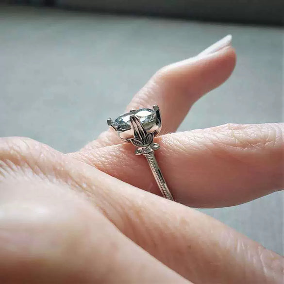 Women's Electroplated Copper Ring With White Zircon Inlay Floral Geometric Design Old Money Style Fashion Jewelry