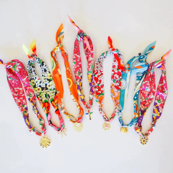 Women's Electroplated Heart Shape Stainless Steel And Titanium Steel Necklace Pendant And Art Silk Scarf