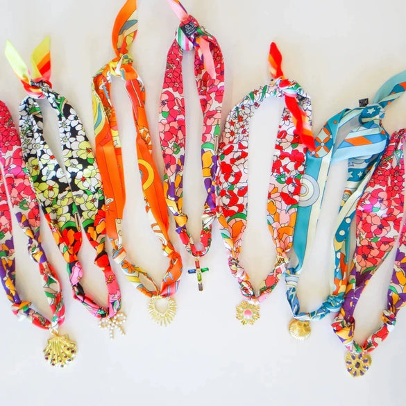 Women's Electroplated Heart Shape Stainless Steel And Titanium Steel Necklace Pendant And Art Silk Scarf